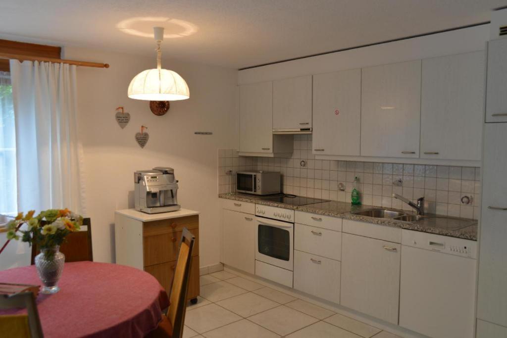 Bed And Breakfast - Die Aelplersuit Fuer Backpackers Im Berghuesli Linthal Exterior photo