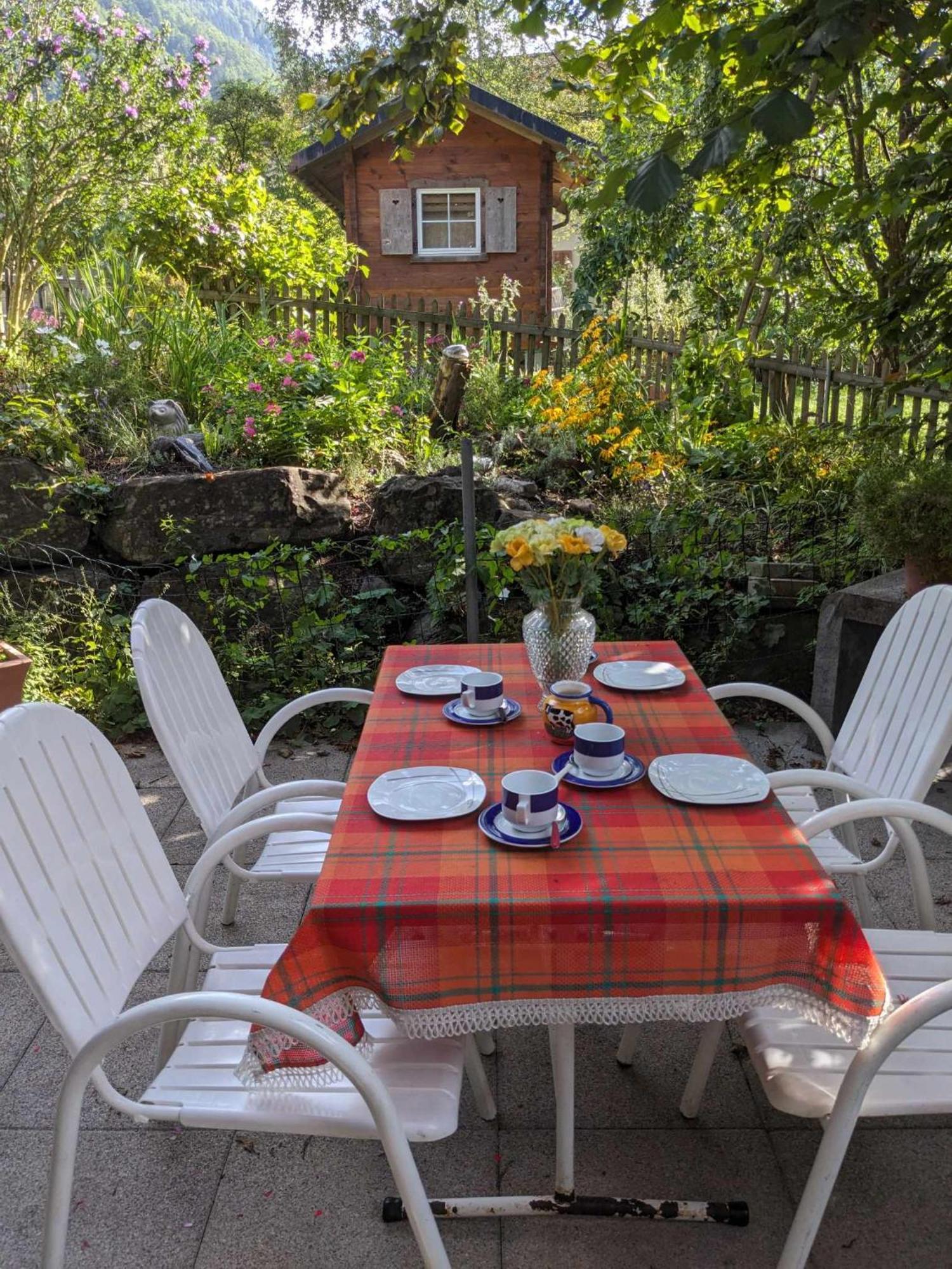 Bed And Breakfast - Die Aelplersuit Fuer Backpackers Im Berghuesli Linthal Exterior photo